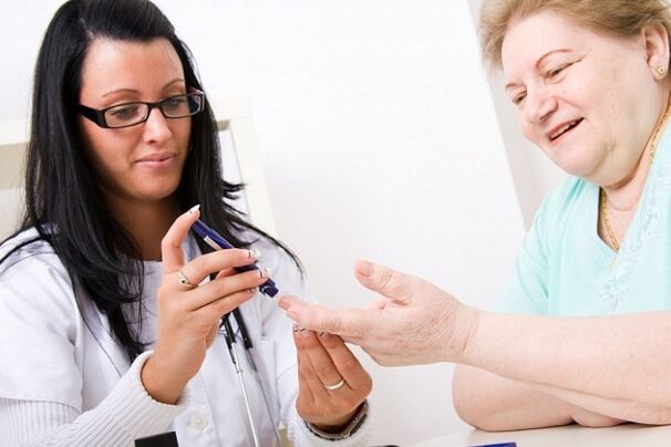 Besuchen Sie einen Arzt und messen Sie den Blutzucker, um Diabetes zu diagnostizieren